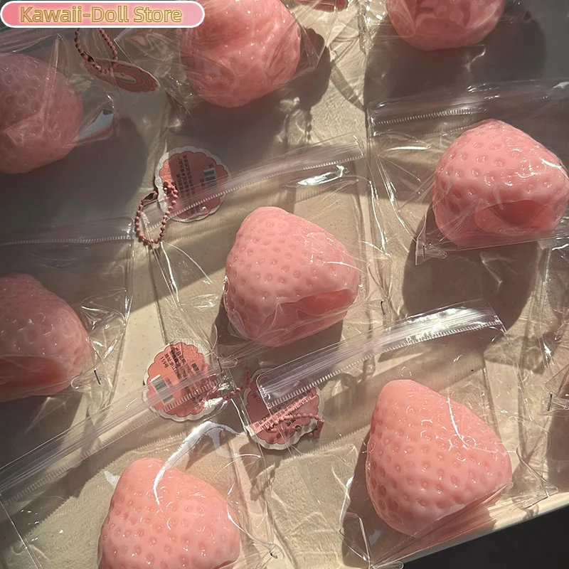 1PC Simulation Strawberry Squeeze Decompression Release Fruit Ball Release Decompression Ball Children's Toy Party Gift