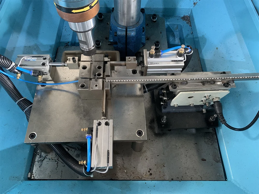 Made in China Fully automatic drilling machine for tapping holes with automatic loading