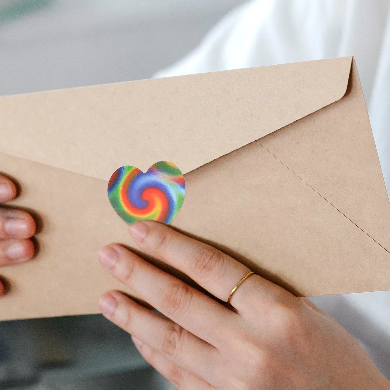 

5 рулонов самоклеящихся наклеек-сердечек ко Дню святого Валентина для запечатывания подарочных коробок и конвертов, для свадьбы