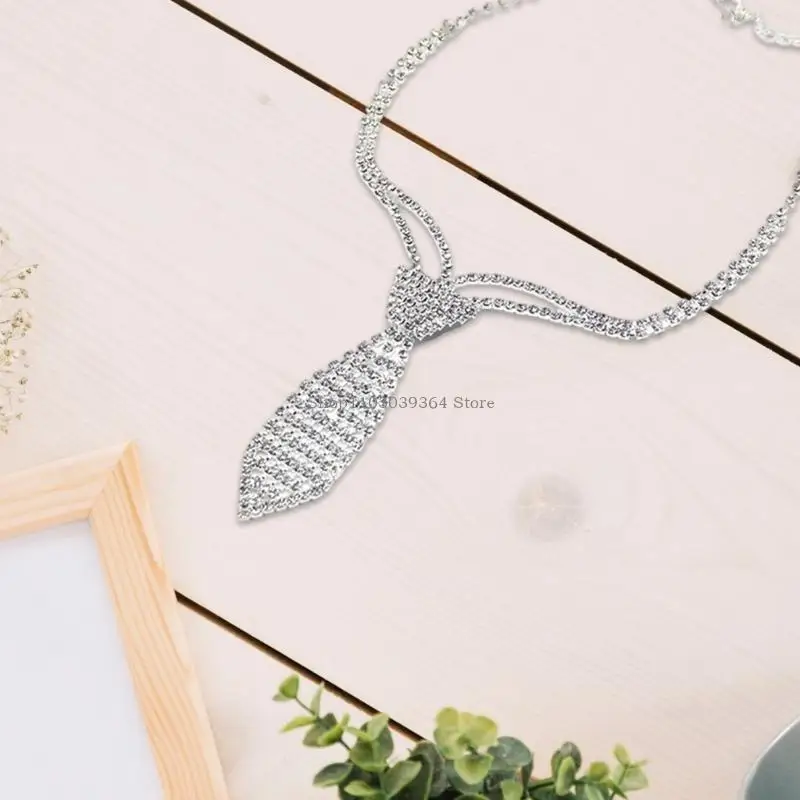 Colar gravata cristal da