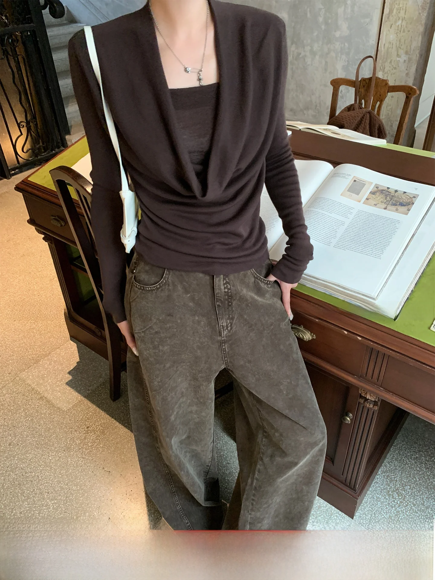 

GV Big Brother Lazy Knitted V-Ne Fake Two-Piece Sweater Autumn Design Women's Versatile Ele Sle Long Sve Crew Ne