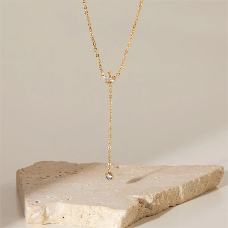 Youthway الفاخرة رائعة تاج الأبيض دلاية من حجر الزركون قلادة 18K مطلية بالذهب الملمس سحر مجوهرات الأزياء 2022 جديد