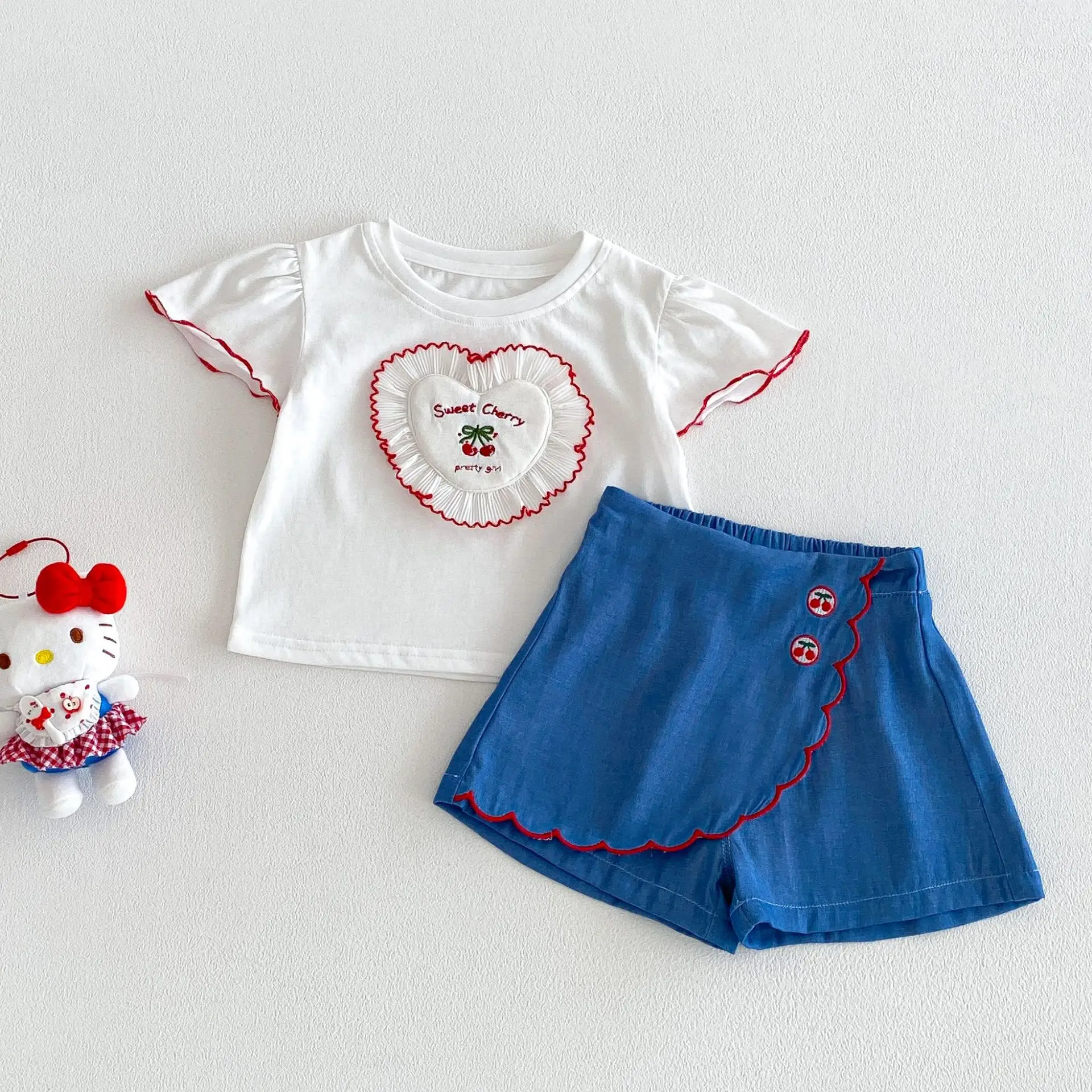 Girls Fashionable and Caring T Shirt 2026 New Style Summer Baby Patchwork Cherry Top Childrens Design Sense Summer Fashion