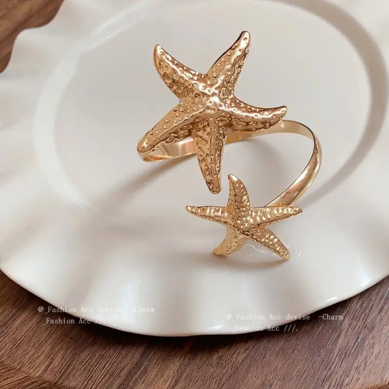 自由奔放に生きる金属ヒトデオープンカフバングル女性のためのゴールドカラーパンクフラワー幾何学アームブレスレット夏のビーチパーティージュエリーギフト