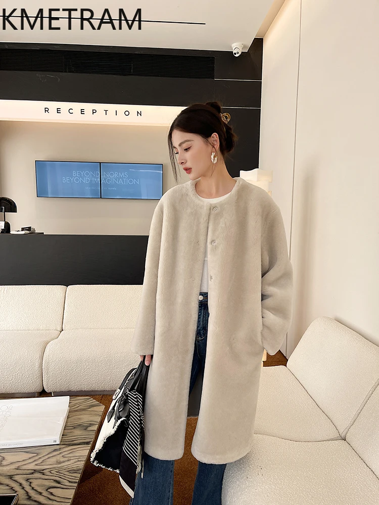 سترة من صوف ميرينو الطبيعي لعام 100% من جلد الغنم مزدوجة الوجه معطف نسائي فاخر مستقيم من الفرو الحقيقي ملابس شتوية للنساء 2025