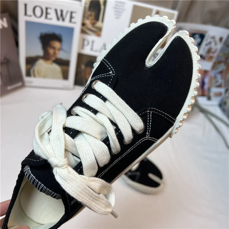 النساء تابي حذاء قماش الشارع الدانتيل يصل سبليت تو حذاء مسطح غير رسمي الكورية خمر أحذية رياضية بيضاء الإناث الأحذية رياضة قماشية #5