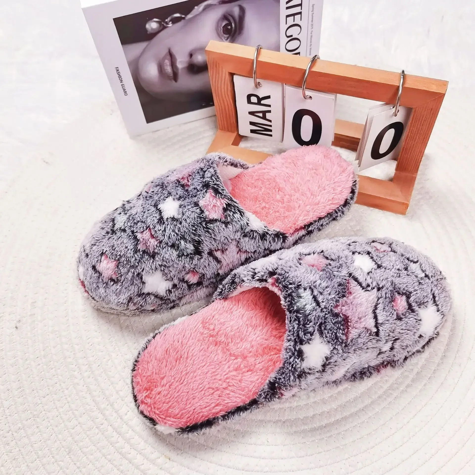 Indoor anti slip fuzzy slippers, cotton slippers for women in autumn and winter, warm home, anti slip thick soles for indoor cou