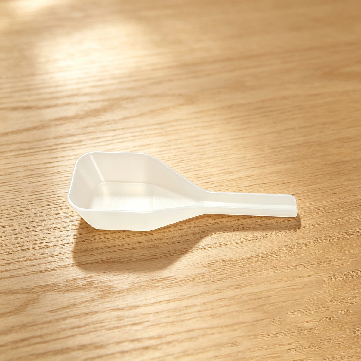 Non-Slip Long-Handled Bird Food Feeding Shovel, Small Household Pet Bird Food Spoon, Prevents Food from Scattering, Convenient and Easy to Clean, Small Accessory for Adding Feed to Parrots and Finches
