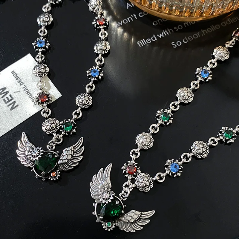 

Retro Camellia Wings Sweater Accessories Personalized Punk Hip Hop Coldness Wind Lock Creative New Bracelet