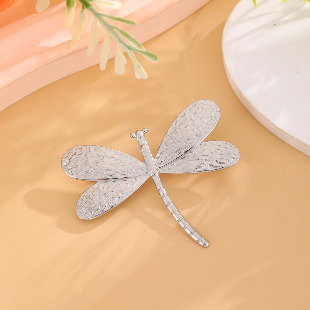 New fashionable dragonfly brooch with high-quality stainless steel material chest accessory suitable for women\'s daily wear