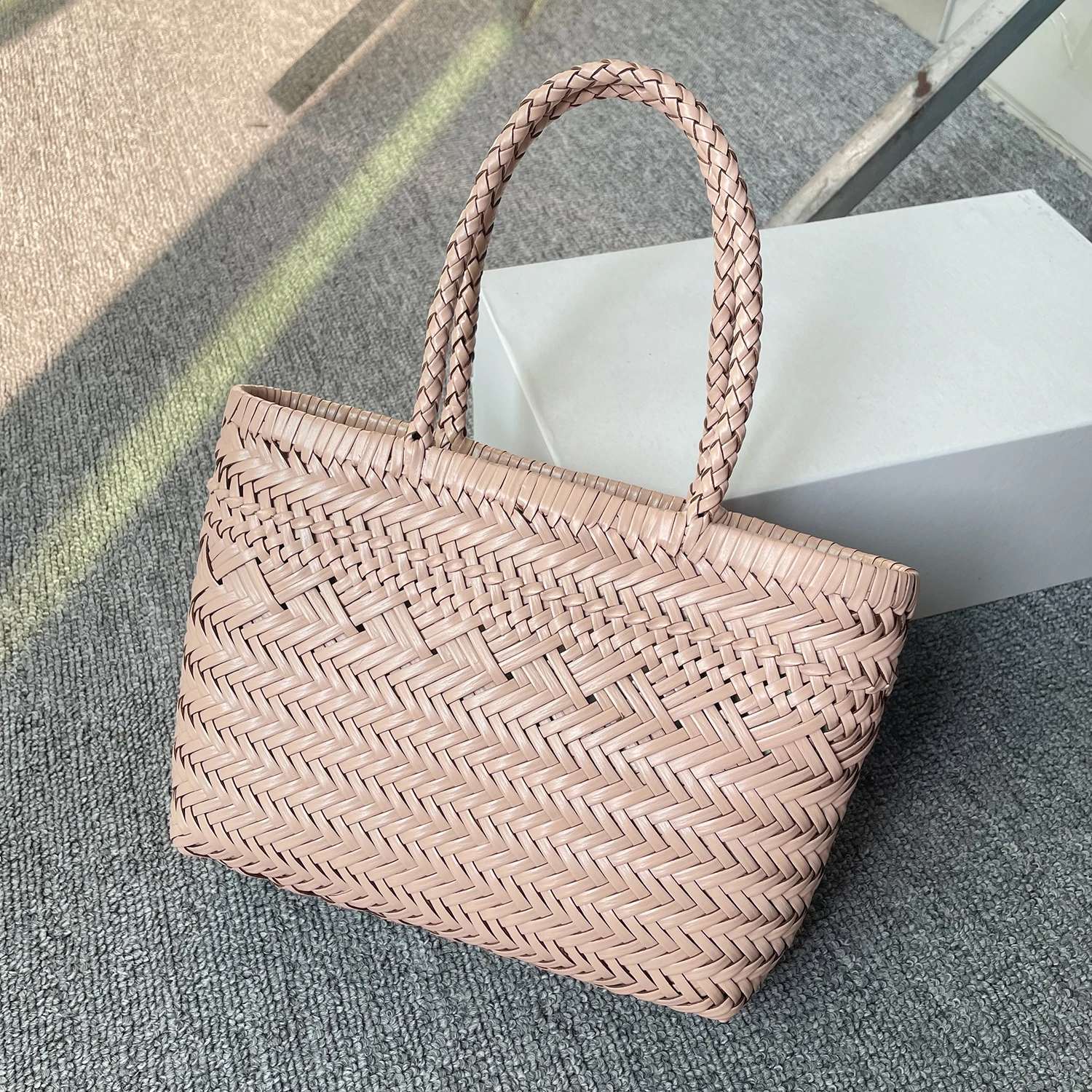 

Cowhide French hand-woven handbag 2025 new niche design vintage vacation beach bag fashionable ladies one-shoulder crossbody bag