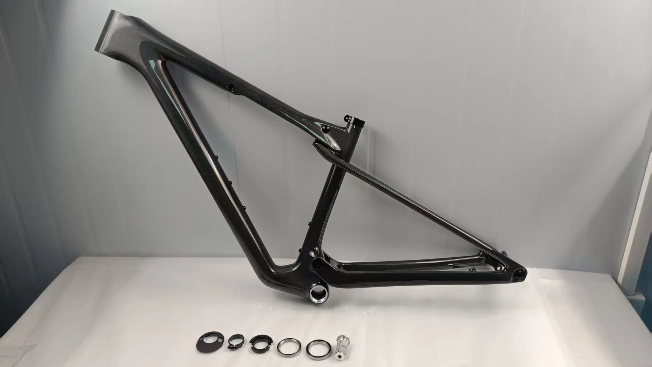 

MICROCK SAGAN Chameleon T1100 Carbon Fiber Suspension MTB Bike Frame XC Boost 148 with UDH Hanger Internal Cable Lines