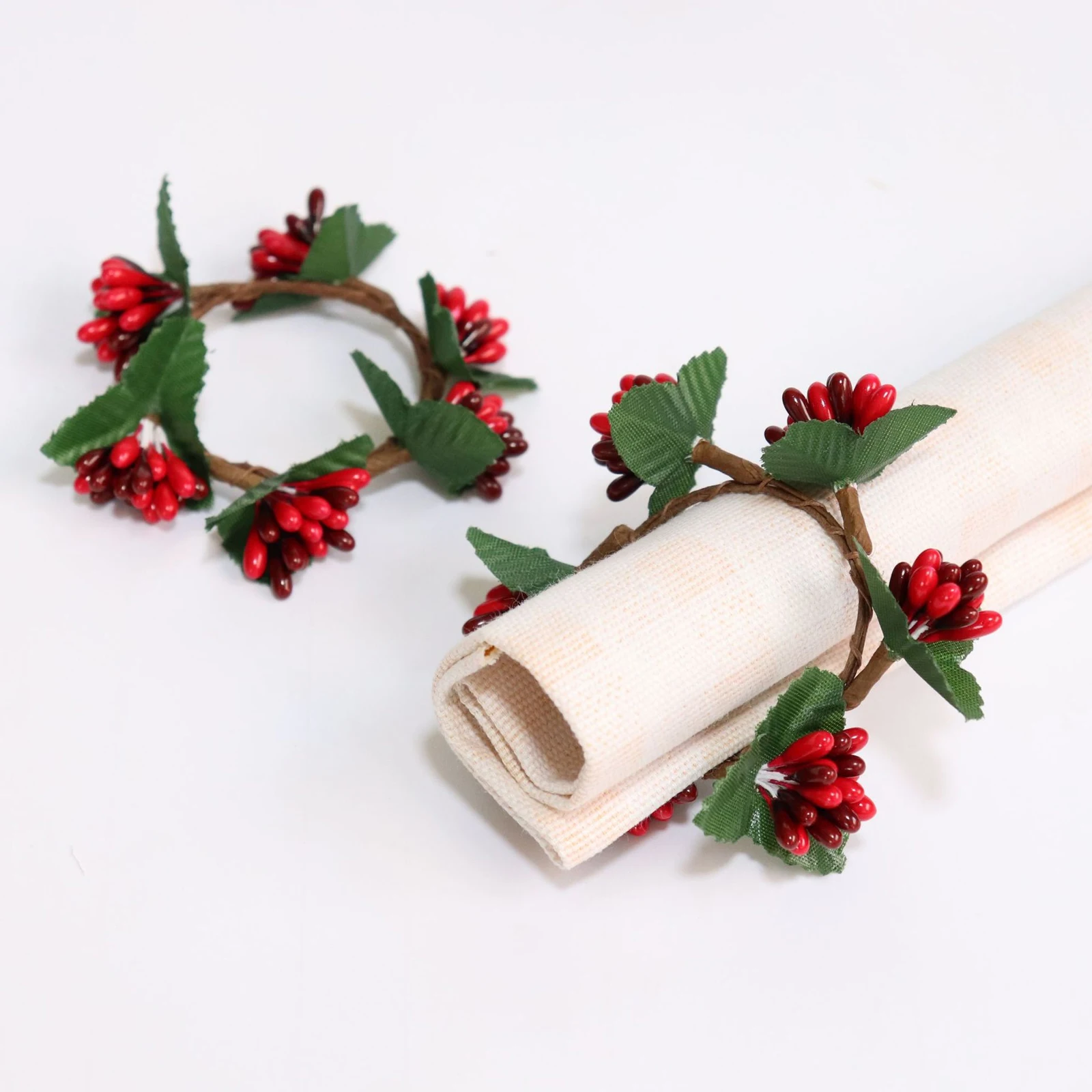 Ring Holders DIY Handmade Christmas Napkin Buckle Table Decoration Home Party Berry Wreath