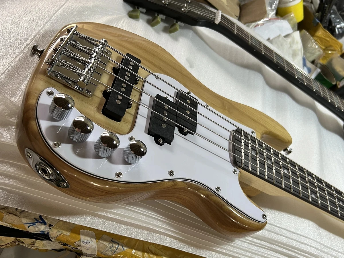 High Quality 648mm Scale Length Natural Wood 4 Strings Children  Bass Guitar Small Size Bass Active Customizable