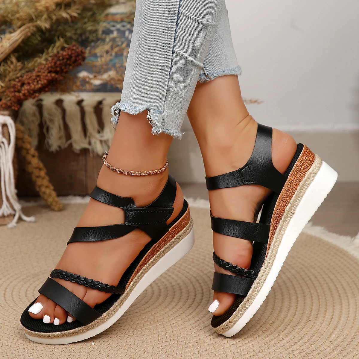 รองเท้าแตะแบบสวมเปิดนิ้วเท้าสี - Velcro Strap Sandal บทวิจารณ์และราคา