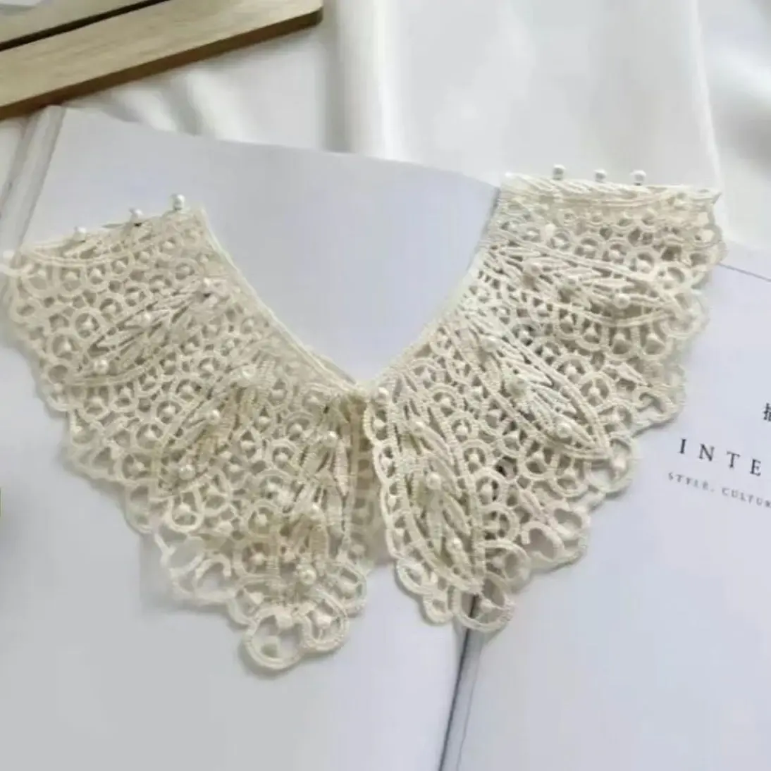 Fake Collars Shawl O-Neck Doll False Collar Shirt Women Hollow Crochet Lace Detachable Collar Clothes Accessories Faux Col