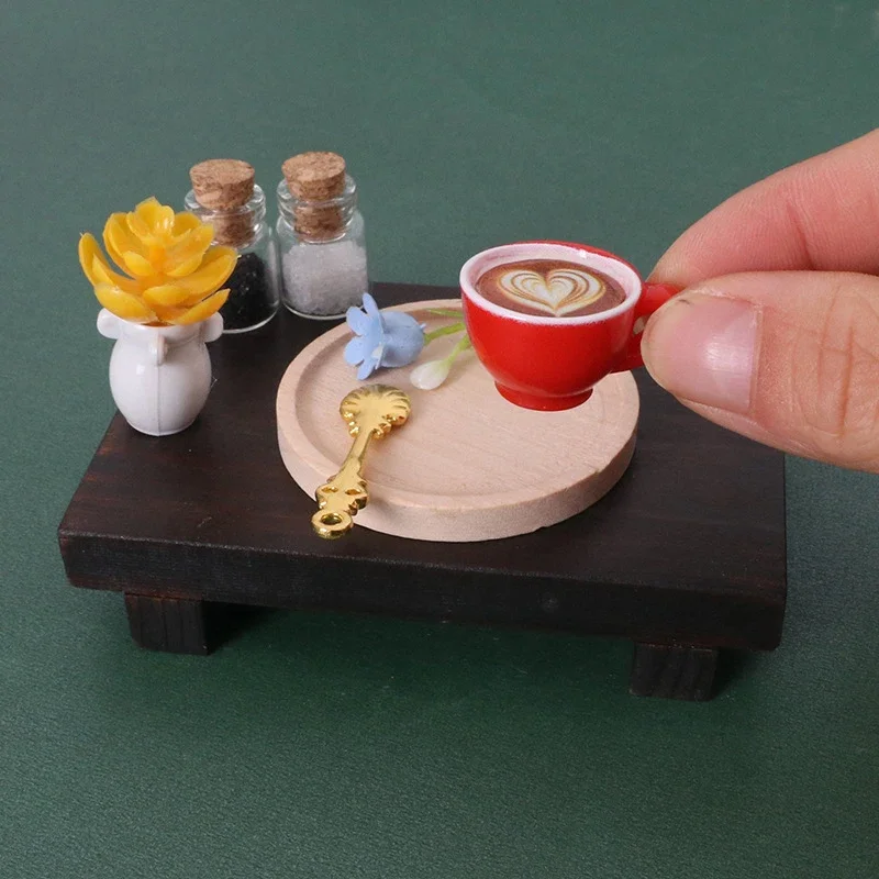 1 ชุด Miniature จําลองตุ๊กตาถ้วยกาแฟพร้อมจานรองช้อนบนโต๊ะอาหารสําหรับตุ๊กตาอุปกรณ์เสริมของเล่น