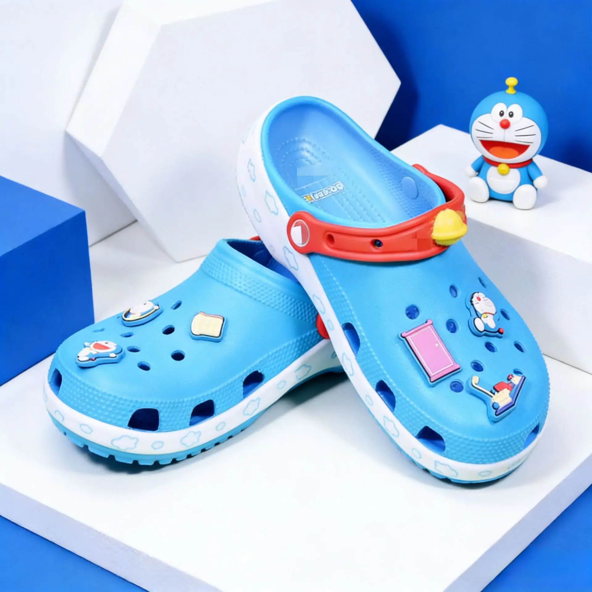 

Сабо-сандалии Doraemon, дышащая пляжная обувь в стиле аниме, повседневная уличная обувь для мальчиков, подарок