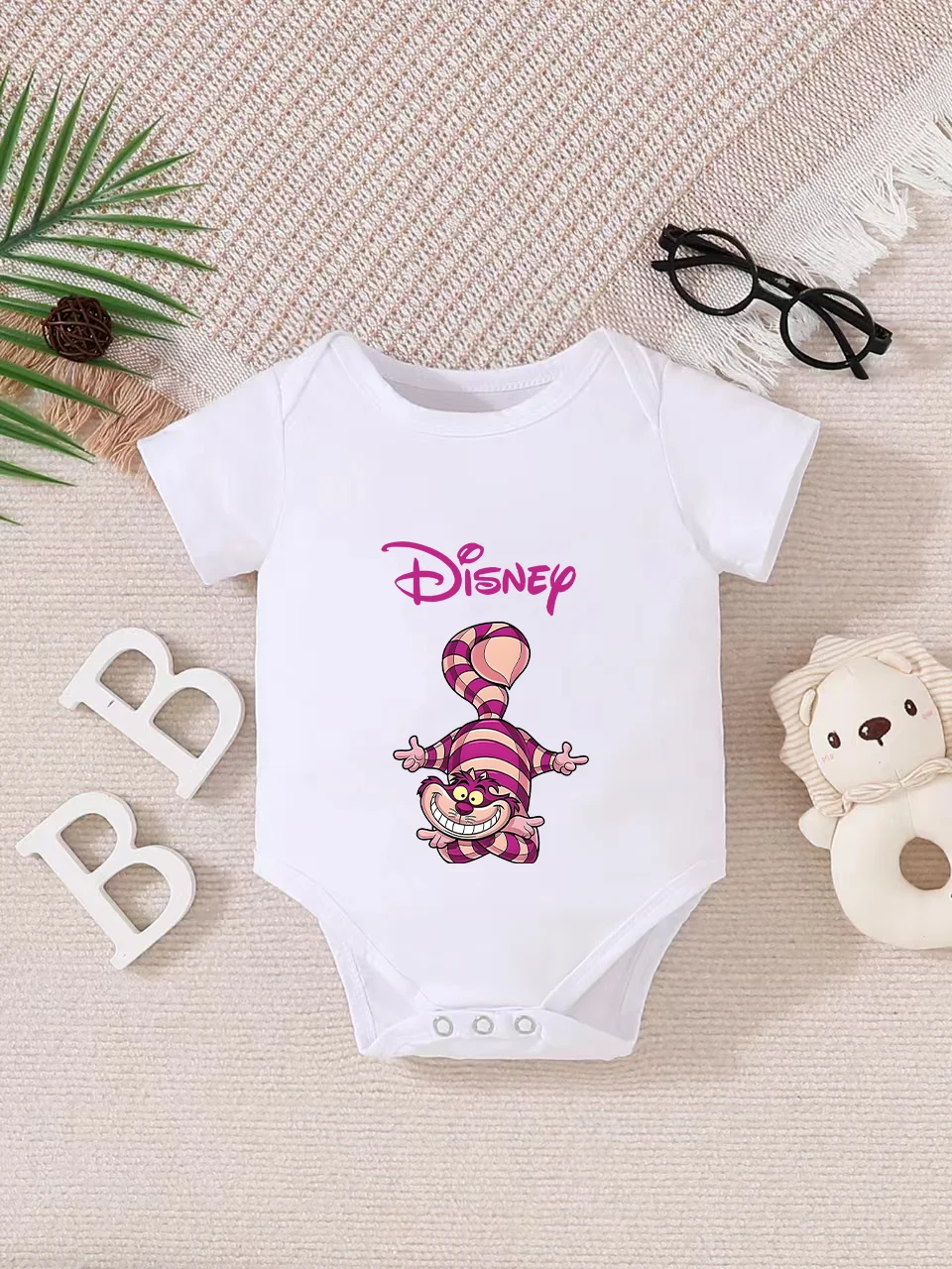 

【Официально авторизовано】 Детский комбинезон-треугольник Disney "Cheshire Cat" | Нежная и уютная ткань, причудливый рисунок в стиле Страны чудес