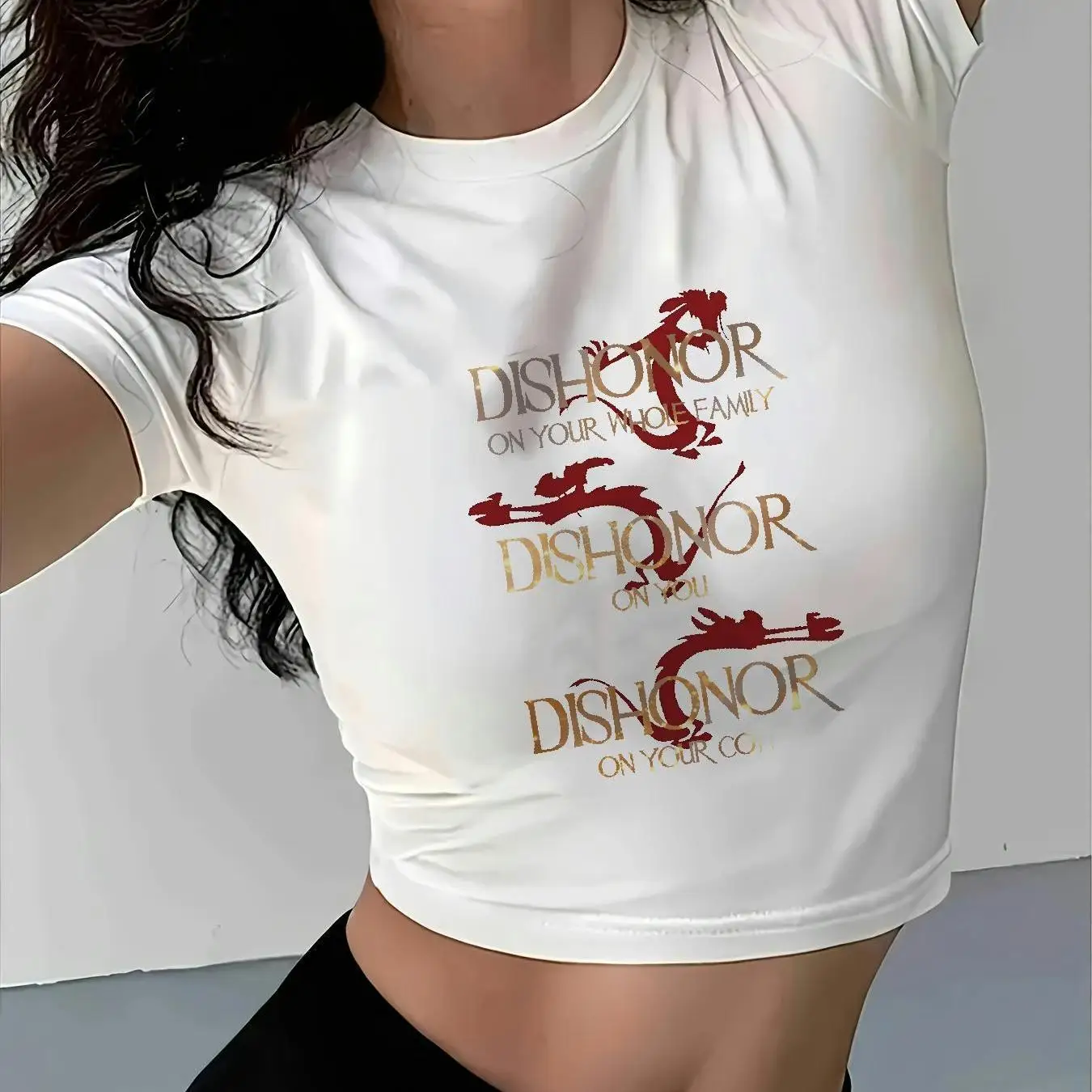 تي شيرت قصير مستوحى من Y2K Mulan للسيدات هو زي صيفي يتميز بتصميمات Mulan and Mushu Dragon للمناسبات والملابس غير الرسمية #1