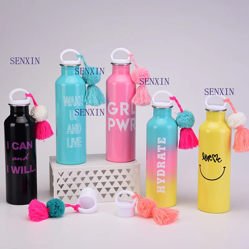 

Чашка из нержавеющей стали 800 мл с кисточкой и меховым шариком, спортивная бутылка для воды на открытом воздухе, портативная чашка для воды с ручкой большой емкости