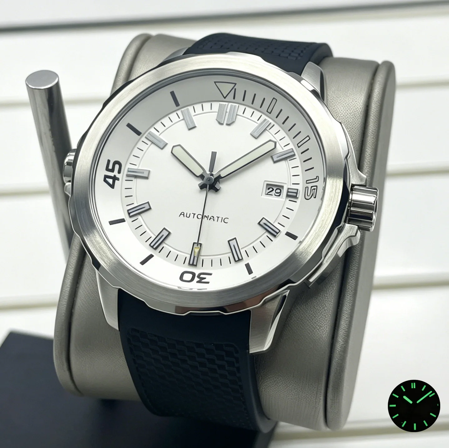 A Fashionable and Exquisite Men's Automatic Mechanical Watch, Equipped with the Chinese NH35 Movement, Water-Resistant, with Lum