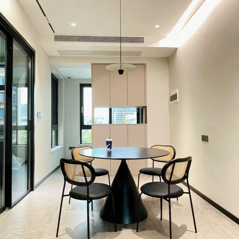 

Creative modern simple light luxury high-end round table pure black rock slab dining table round