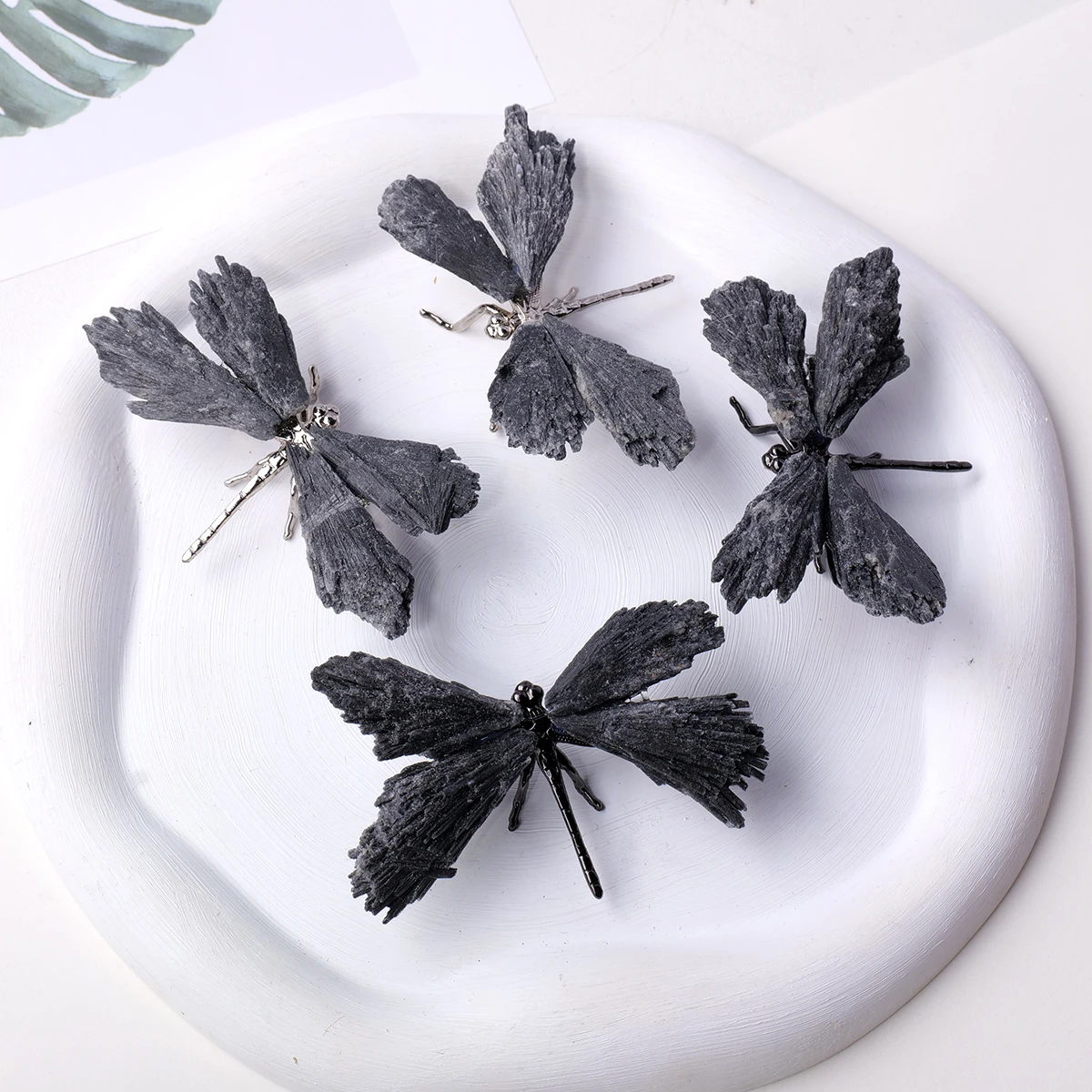1pc Natural Crystal Stone Black Tourmaline Flame Feather DIY Dragonfly Animal Divination Decoration Wholesale Home Decoration