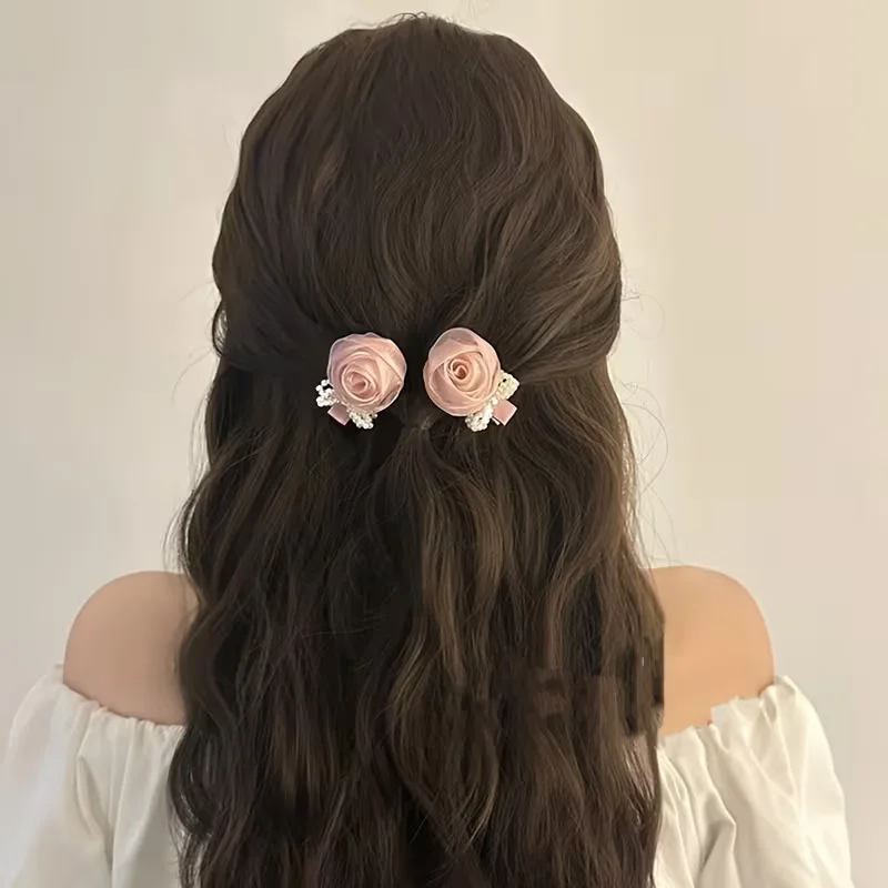 1 Stück/2 Stück Rosa Rosen-Haarspangen mit Imitationsperlen und Schleife, Geeignet für Frauen, Süße Atmosphäre Pony-Seitenclip Entenschnabel-Haaraccessoire – Detail 2