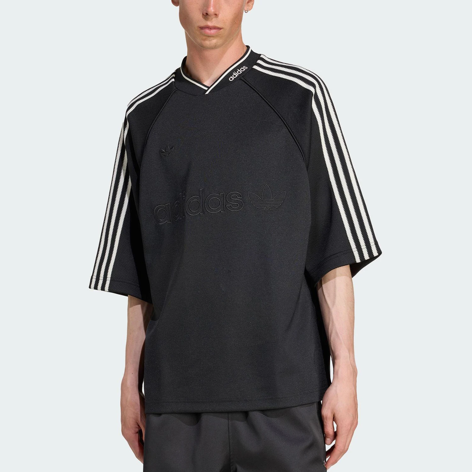 

Мужская спортивная футболка Adidas Authentic Trefoil свободного кроя, трикотажная, дышащая, с коротким рукавом JV7601