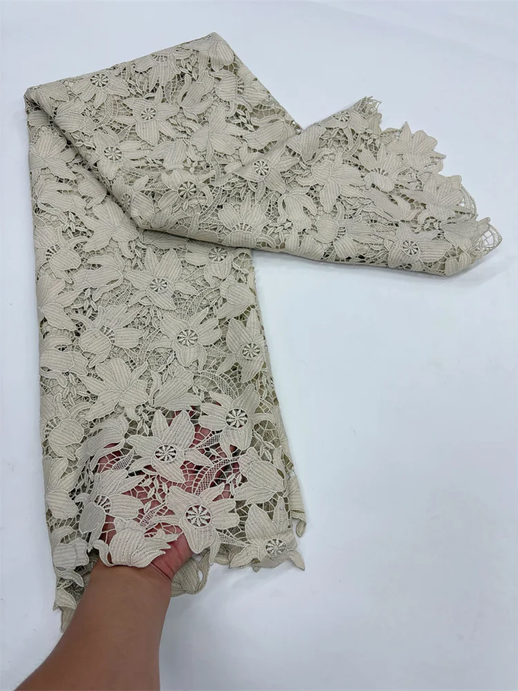 Neuer Stil Nigerianischer Spitzenstoff 2026 Hochwertige Wasserlösliche Bestickte Modische Weiche Spitze 5 Yards – Detail 6