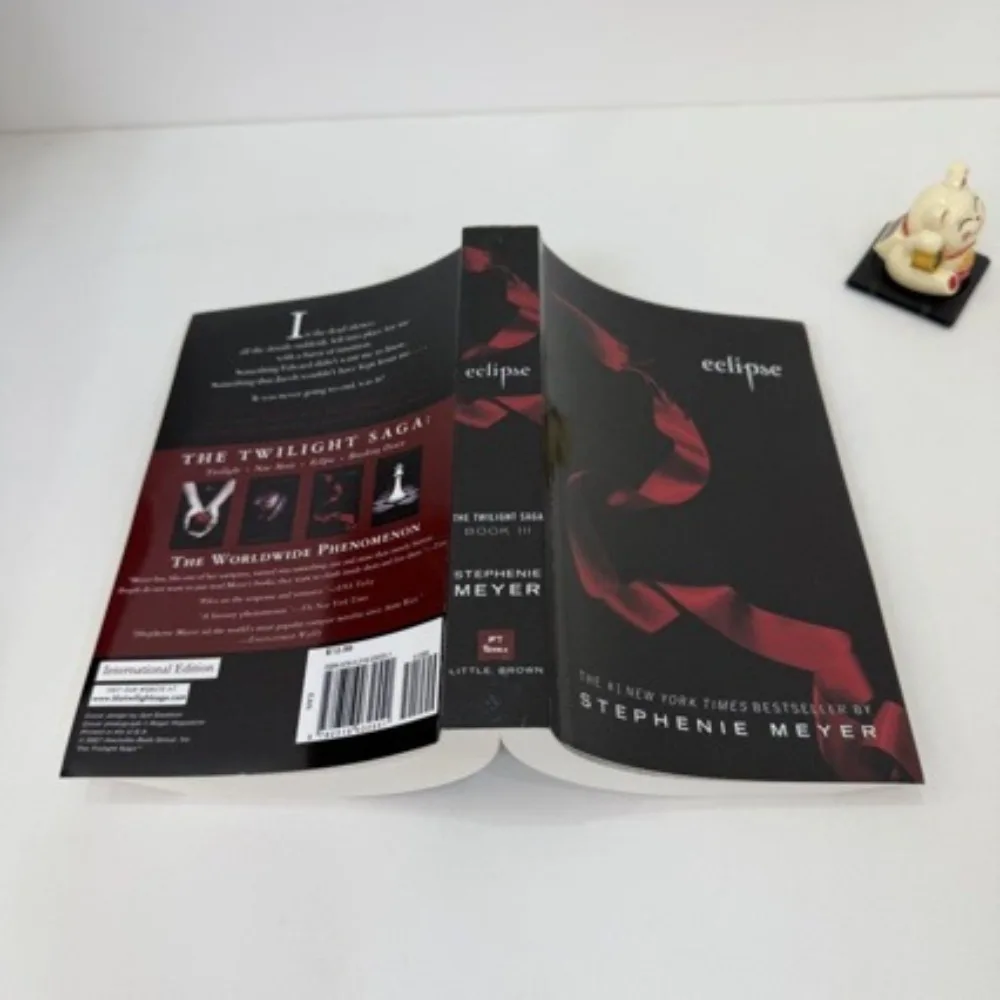 الكسوف بواسطة ستيفيني ماير The Twilight Saga Book 3 Vampire-Werewolf Alliance Bella's Final Choice ملحمة خارقة للطبيعة الرومانسية #3