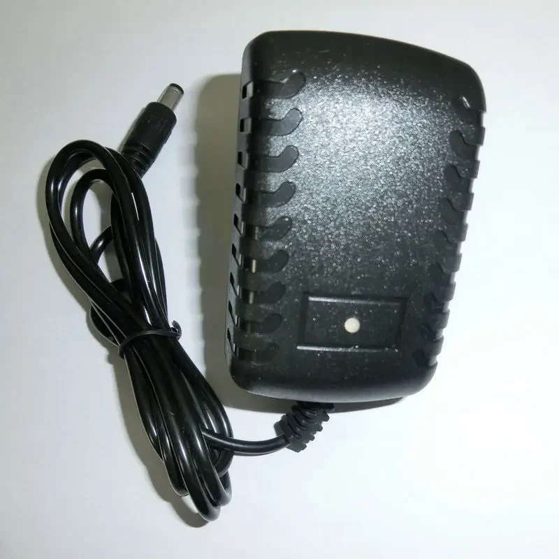 1 قطعة 12 فولت 7AH 12 فولت 1000mA لعب الأطفال عربة شاحن المعايير الأوروبية