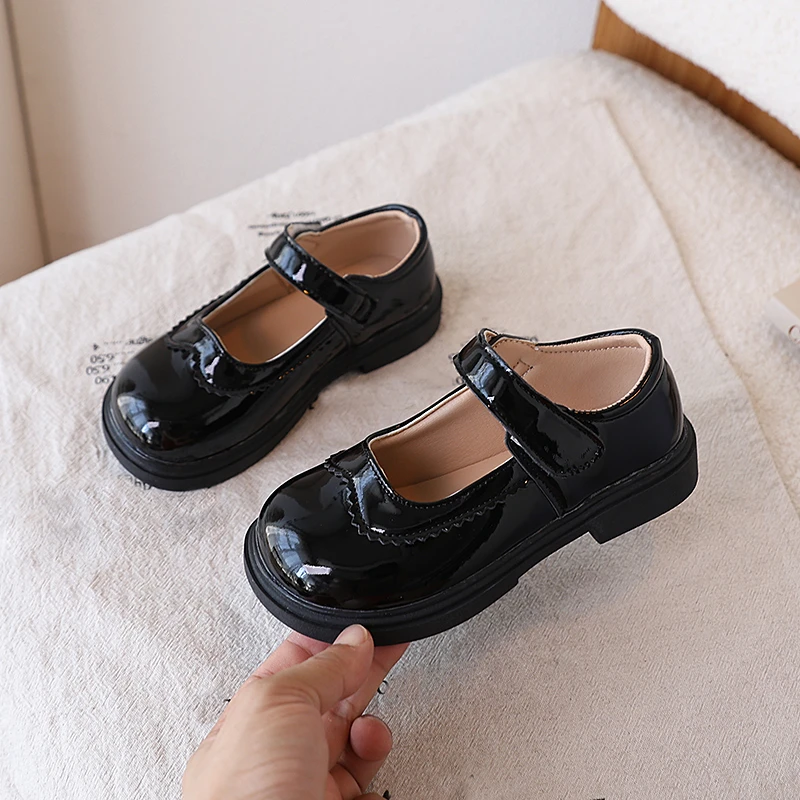 

Новинка 2024 года, школьная кожаная обувь для девочек, глянцевая детская повседневная обувь Мэри Джейн из искусственной кожи, официальная форма, детские туфли принцессы на плоской подошве