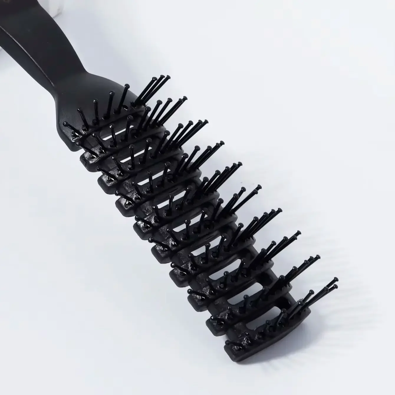 Professional Ribbed Hair Comb – Anti-Tangling & Anti-Static Massage Comb for Curly Hair, Styling Tool for Real Hair Wigs view 5