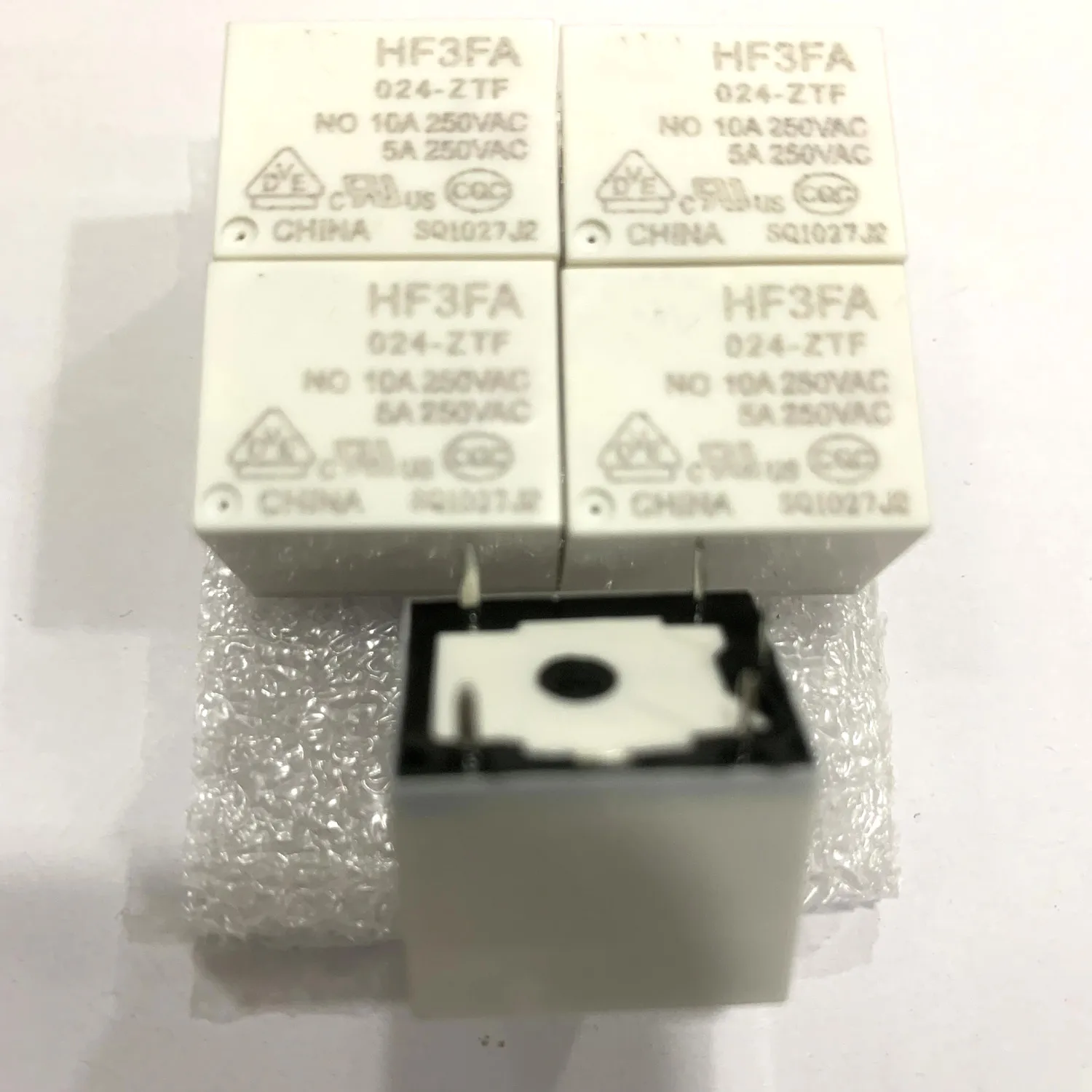 Produktbild von HF3FD 009/012/018-ZTF/ZST/Z3F Relais – 5 Pins, 10A, 9V/12V/18V – 1 Stück (z.B. HF3FD 012-Z3F 576)