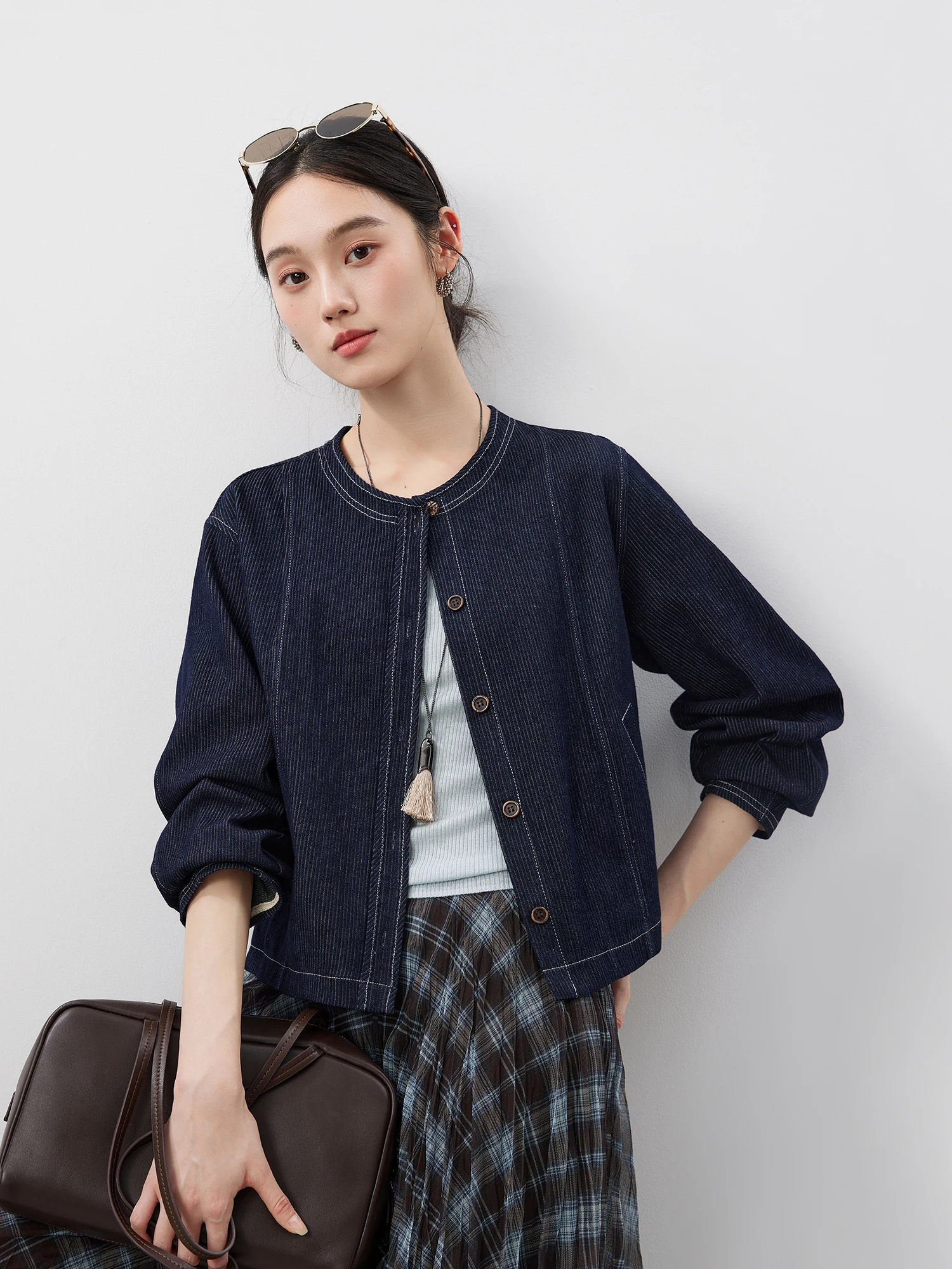 Jaqueta Jeans Feminina Curta de Algodão Aveludado com Textura Artística Retrô Nim Classic 2026 Novo Estilo Caimento Solto com Função de Filtro de Ar