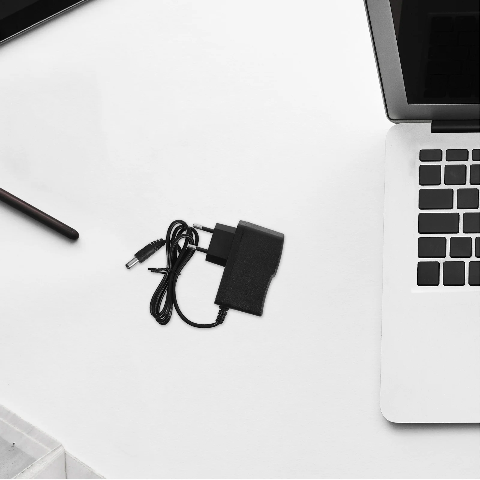 

Black 6V 1A Power Adapter Eu Plug 5.5x2.1mm Robust Plastic Metal Case 100-240V to Dc 6V Reliable for Home Office Travel