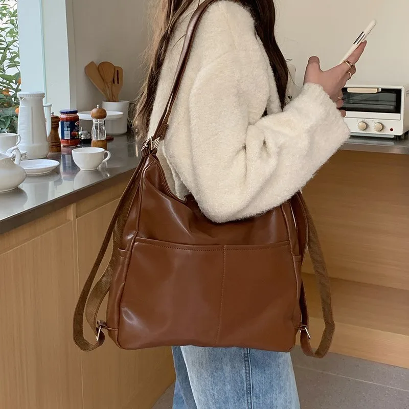 กระเป๋าเป้สะพายหลังสีเรียบสไตล์เรโทรสำหรับผู้หญิง หนังนิ่ม ความจุเยอะ ดีไซน์เรียบง่าย กระเป๋าสะพายไหล่ผู้หญิงอเนกประสงค์ ใช้ได้หลากหลายโอกาส