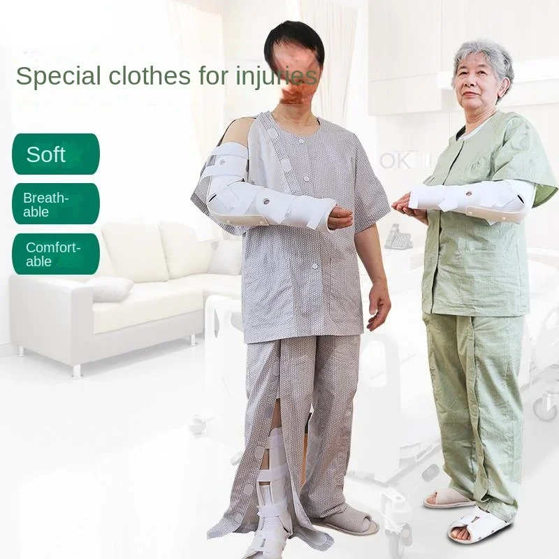 

Nursing clothes are easy to put on and take off. Old people are recovering in bed. Men's cotton pajamas are dressed.