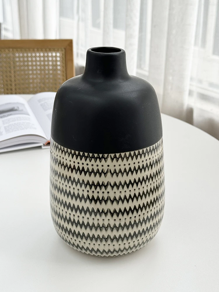 New Nordic ins black and white with artistic ice crack ceramic flower arrangement home decoration vase