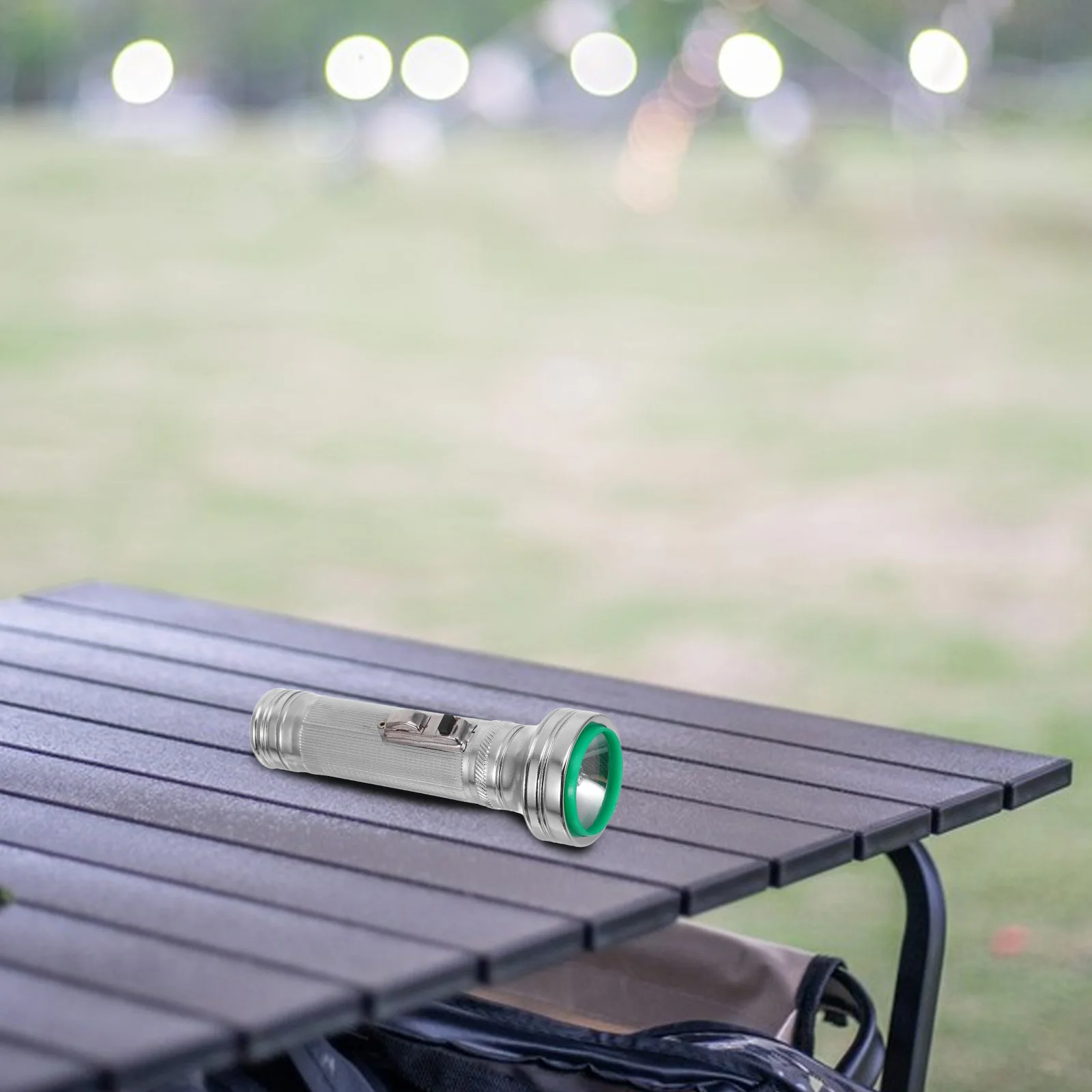 Ouderwetse jaren 80 zaklamp vintage metaal draagbaar buiten zoeklicht zaklamp aangedreven foto prop duurzaam zilver