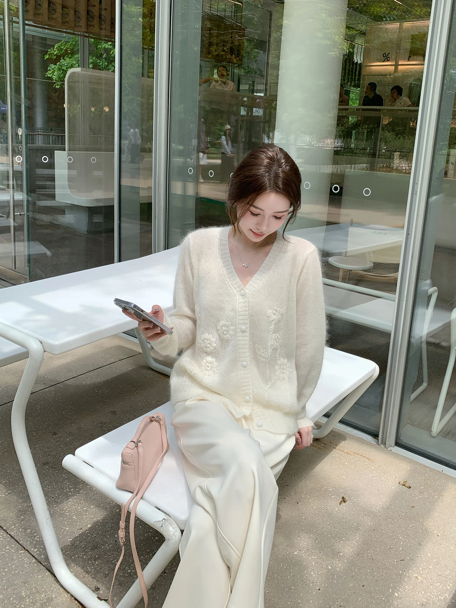 

Faionable Loose Women's V-Ne Knitted Sweater Jaet YUYU WANG Embroidered Open Cardigan Soft Warm Autumn Winter Outerwear