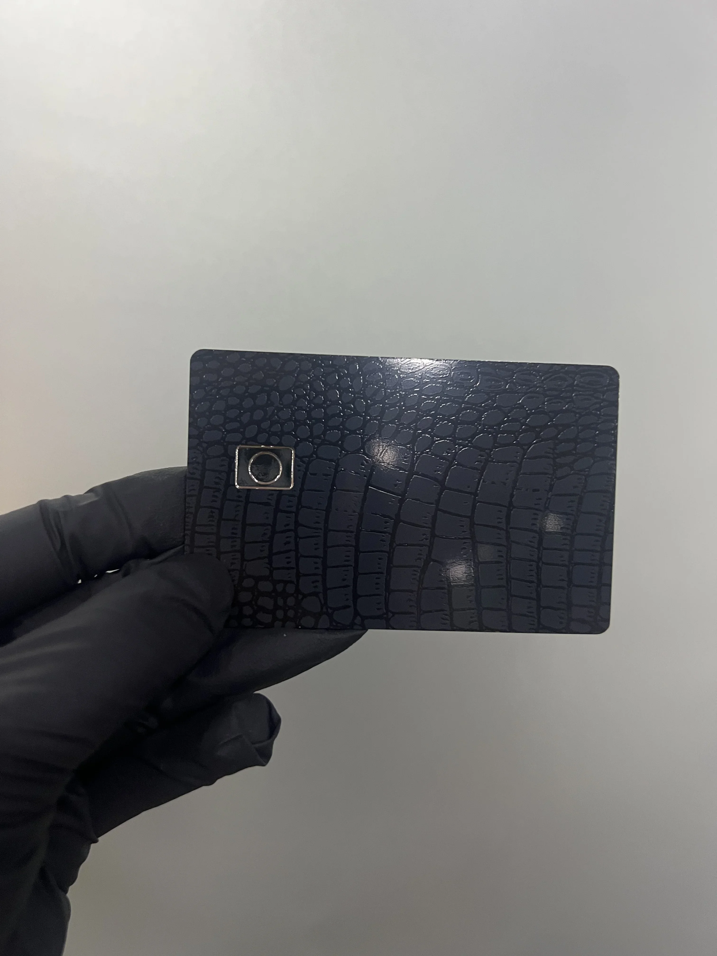 بطاقة عمل ذكية مخصصة جديدة من الجلد المقاوم للصدأ بطاقات عمل معدنية سوداء مع فتحة رقاقة