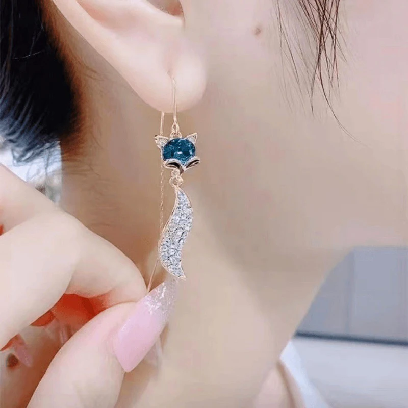 New Fashion Trend Blue Crystal Fox Leaf Pendant Ear Wire for Women Elegant Personality Temperament Girls Party Jewelry Gift