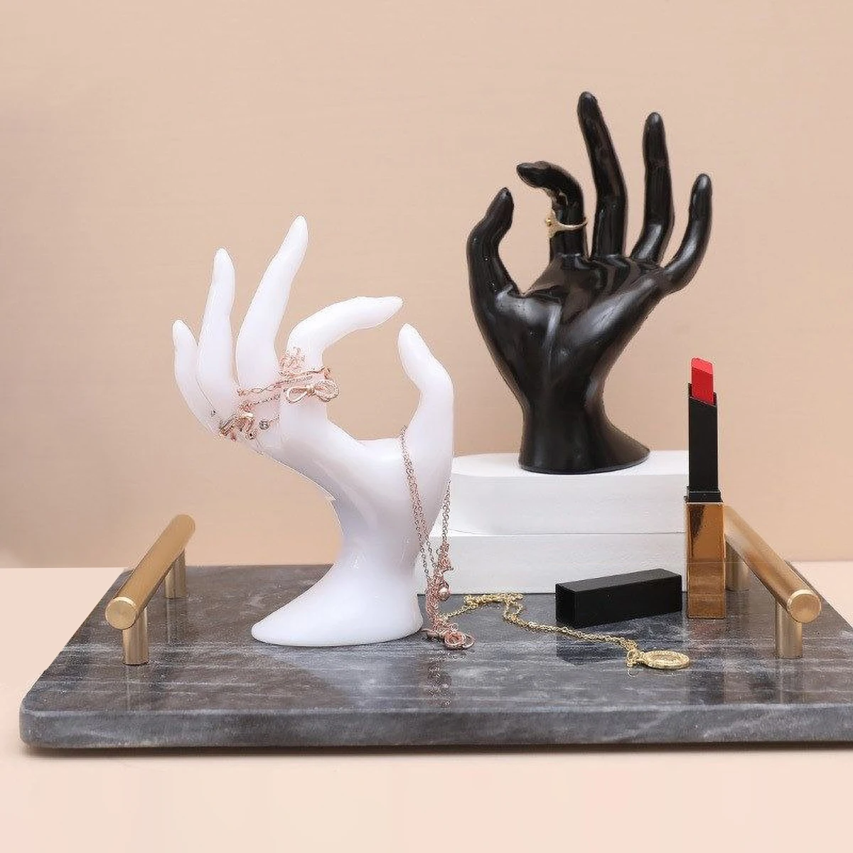 

Artistic Hand-Shaped Ring Display Stand - Multi-Functional Plastic Jewelry Organizer for Rings, Bracelets & Necklaces