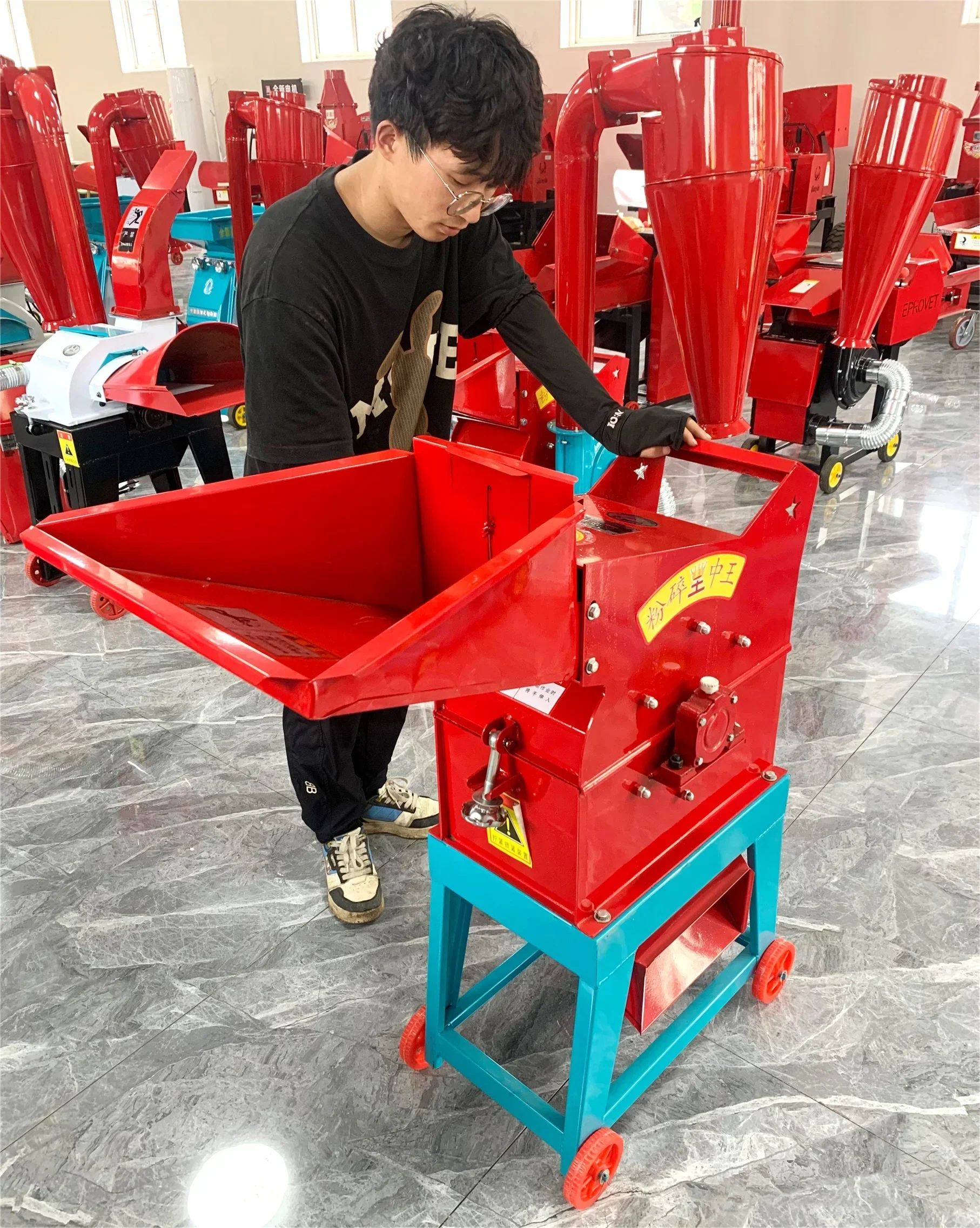 Livestock feed processing animal feed hammer mill grinder crusher maize corn grain crusher milling chopper machine 800 kg/h