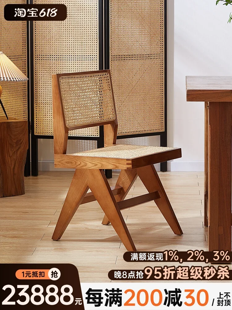 Vintage-Esszimmer aus massivem Holz mit Rückenlehne