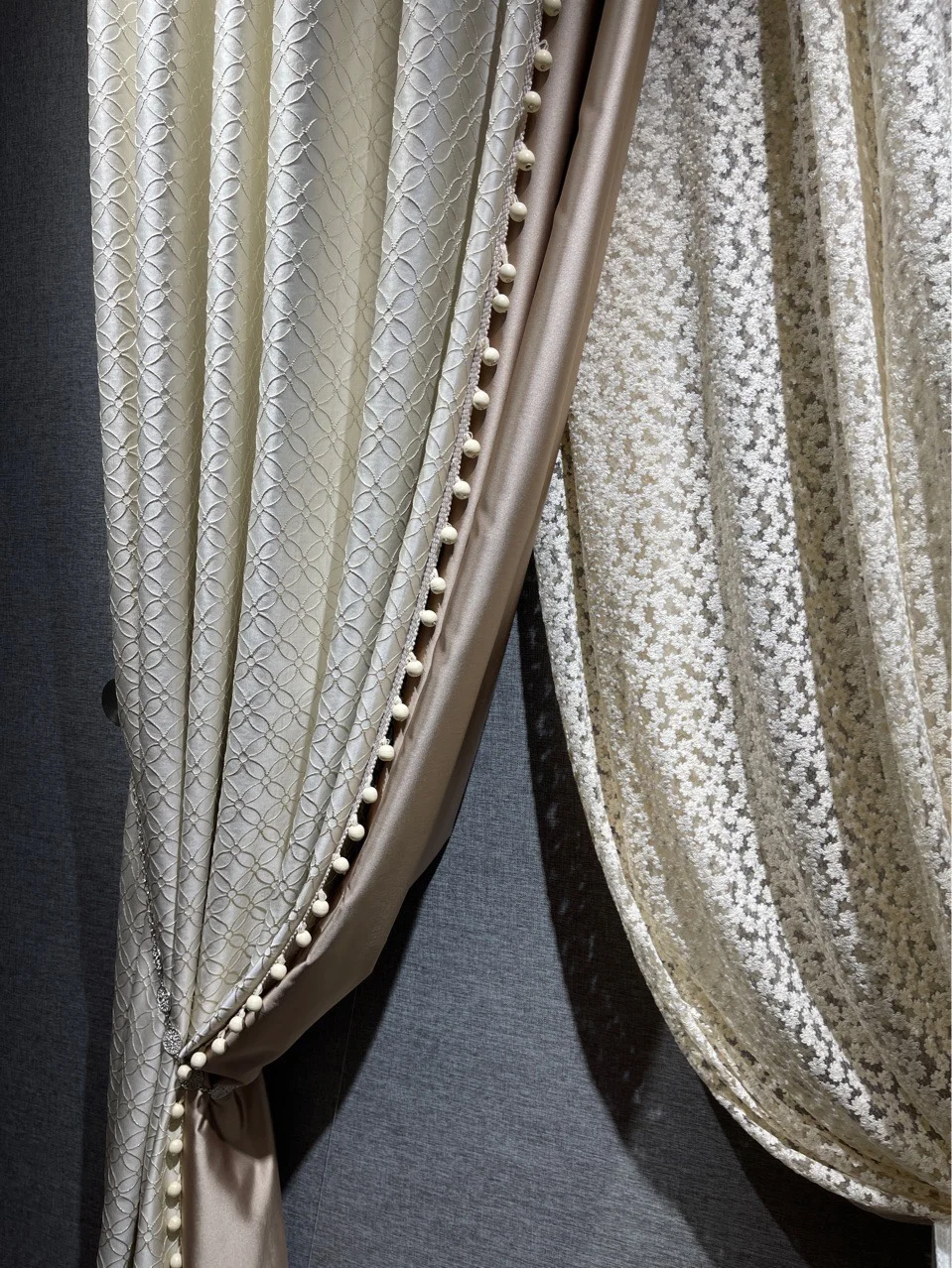 

Luxury Cream Color Embossed High-precision Luxury Lace Princess Tulle Window Curtains for Living Dining Room Bedroom White Tulle