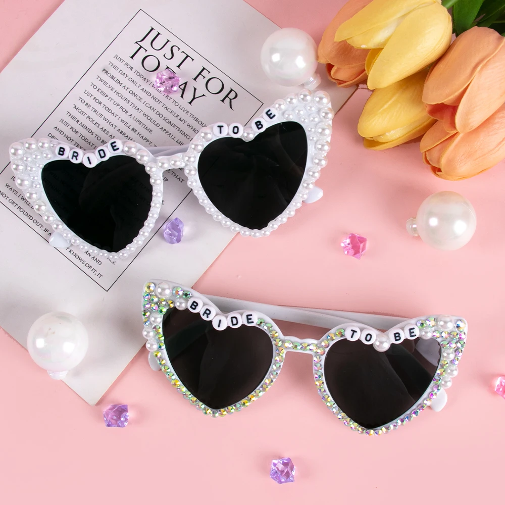 1Pcs Bride To Be Sunglasses Rhinestone Pearl Heart Shaped Glasses Bridal Shower Wedding Engagement Gift Bachelorette Party Decor